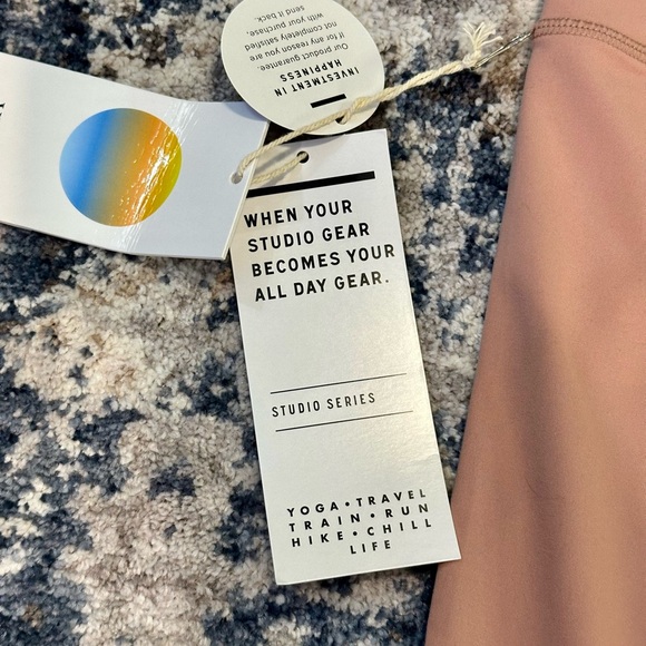 Vuori Women's CB Studio Yoga Leggings Color Light Terracota Size Medium NEW - Picture 10 of 11